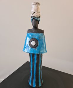 Femme bleue et blanche pot sur la tête – Raku