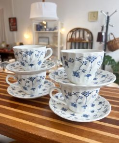 4 tasses et sous tasses anglaises – Staffordshire Churchill Finlandia